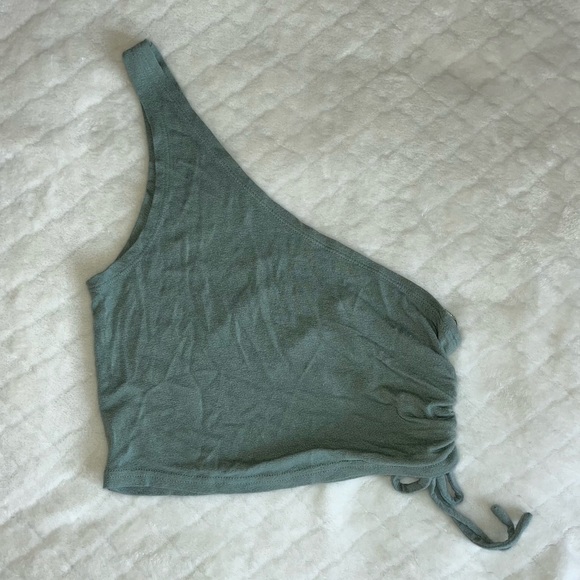 Me to We Tops - 🔵 Pacsun Me to We Crop One Shoulder Top